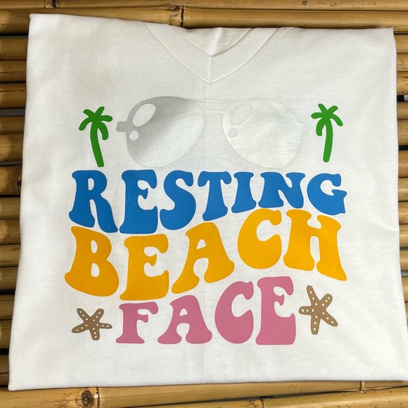 Small vneck tshirt - Picture 1 of 3